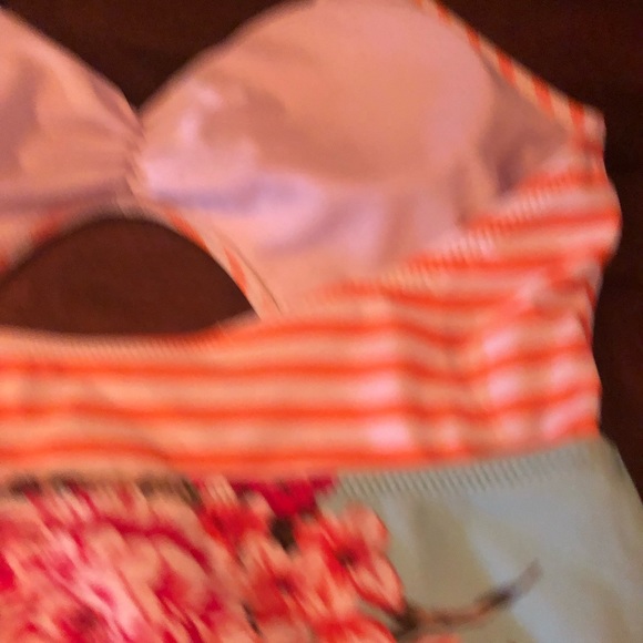 NWT! Cupshe one piece cut out halter swimsuit - Picture 4 of 5